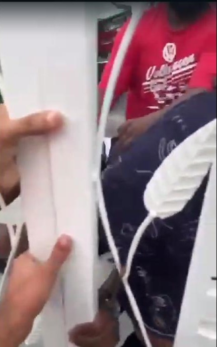 大都会/邻里口角成持械武斗