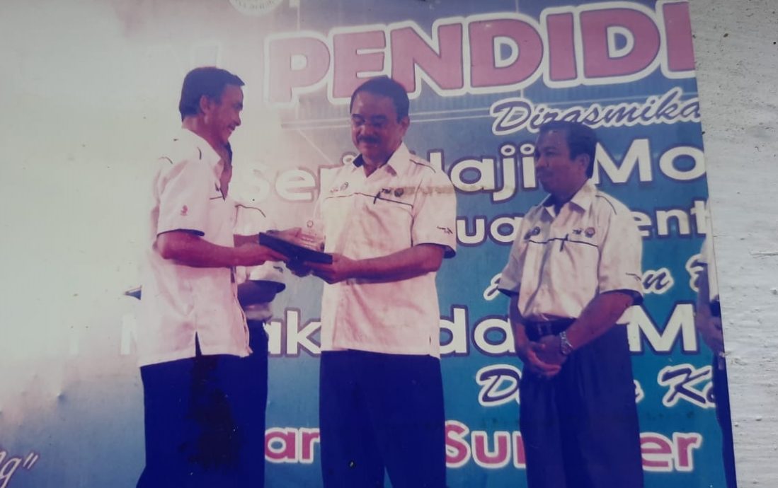 大都会（10/9）有故事的人 ——书商捍卫双语教数理