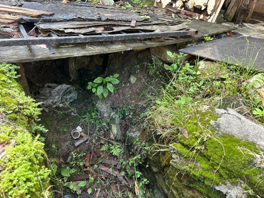 大都会／邻居后巷违建围墙阻逃生道，引屋主不满／3图