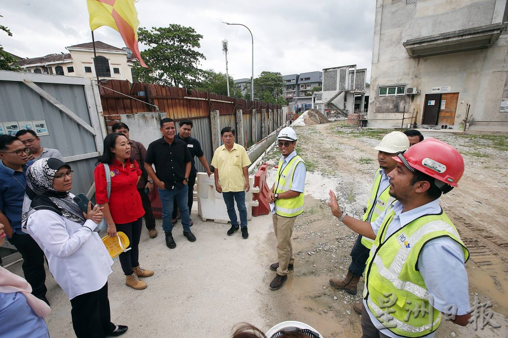 陈瑞雯与市议会主席巡排污系统工程