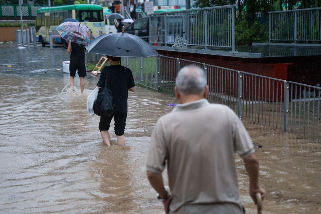  天下事主文∕ 广东多地持续暴雨   深圳水库凌晨排洪