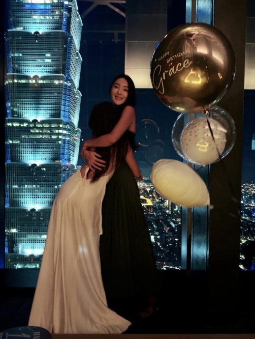 女儿13岁生日露美背 曹格缺席暖喊一句惹泪