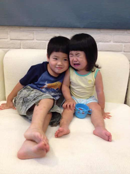 女儿13岁生日露美背 曹格缺席暖喊一句惹泪