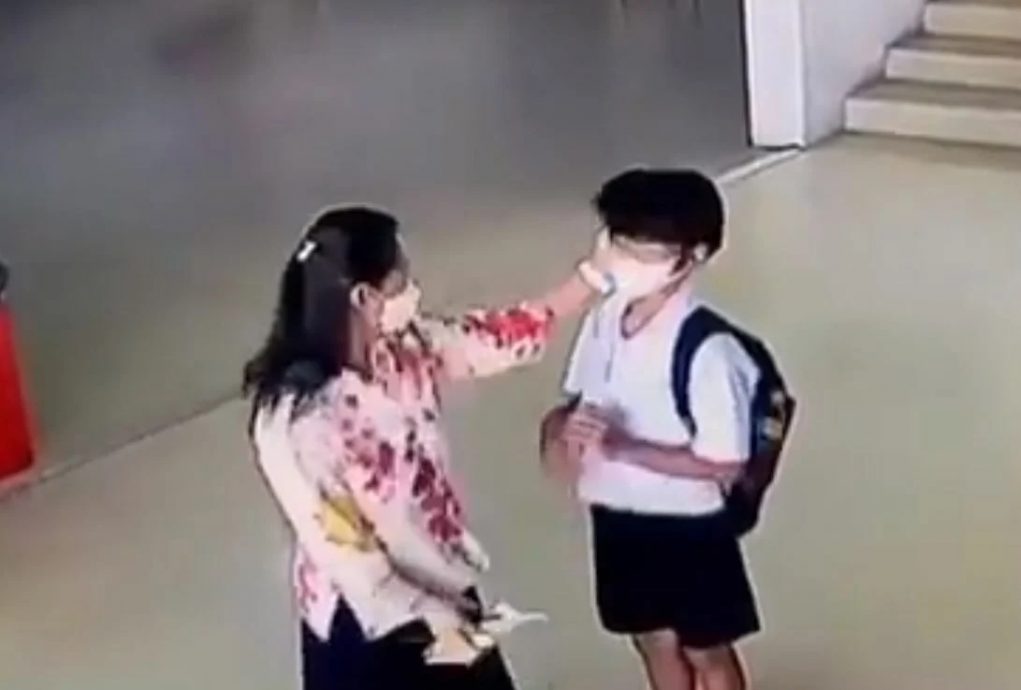 学生拒喊妈妈怒扇耳光 女教师遭校方停职