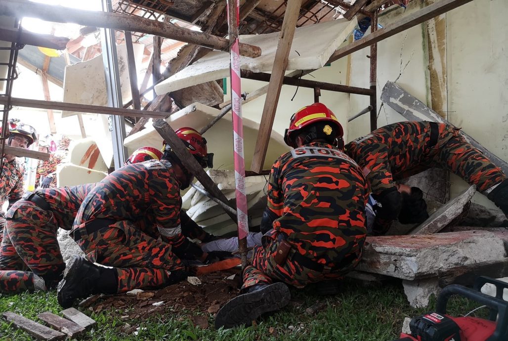 安顺医院爆炸倒塌 模拟演习拯救逼真