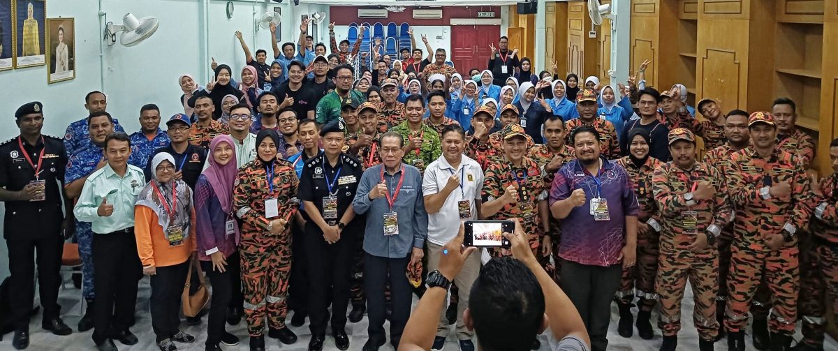 安顺医院爆炸倒塌 模拟演习拯救逼真