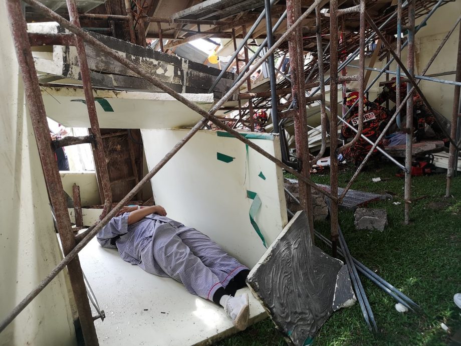 安顺医院爆炸倒塌 模拟演习拯救逼真