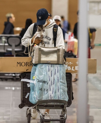 宋仲基返韩庆生不见妻儿 导演认证“婚后变了”