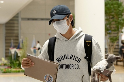 宋仲基返韩庆生不见妻儿 导演认证“婚后变了”