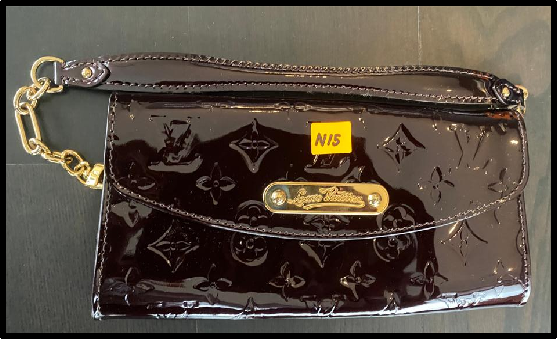 封面副文∕取代前文:卢爱璇拥有逾9320万资产