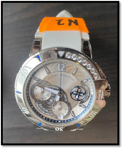 封面副文∕取代前文:卢爱璇拥有逾9320万资产