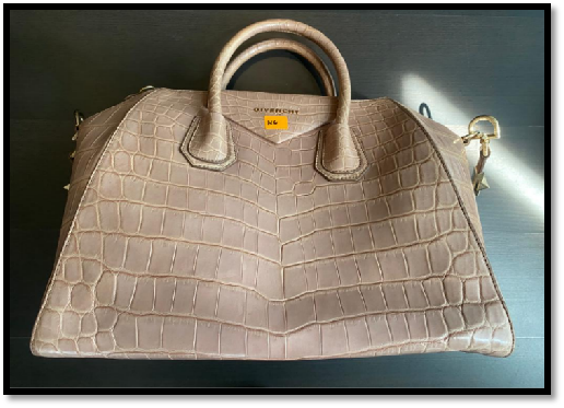 封面副文∕取代前文:卢爱璇拥有逾9320万资产