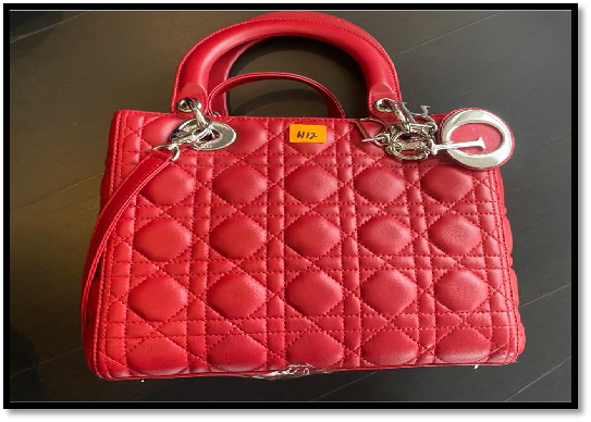 封面副文∕取代前文:卢爱璇拥有逾9320万资产