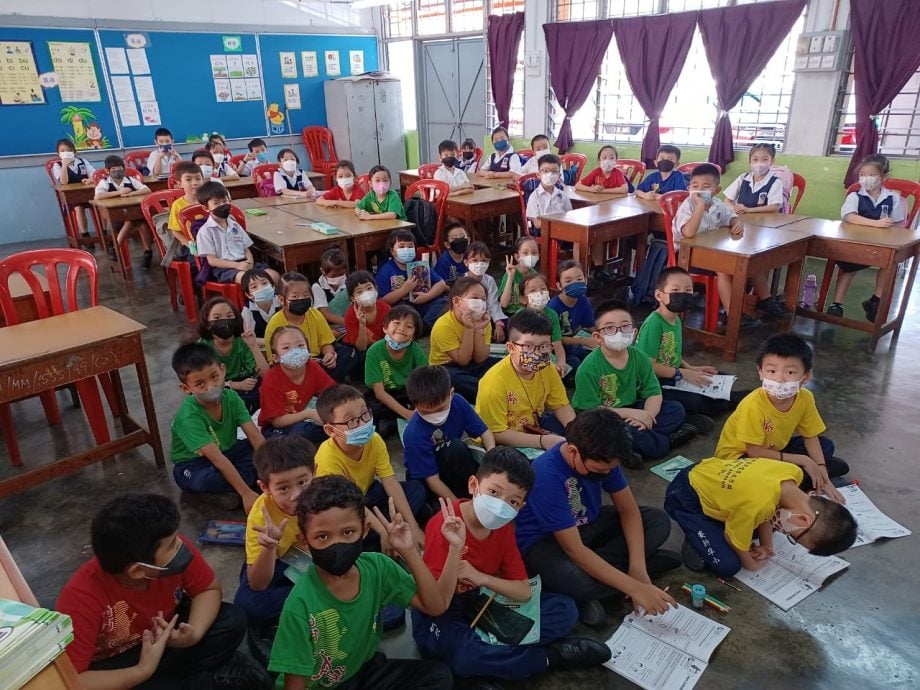 封面//大都会/乌冷县华小师资严重短缺,安新华小采取合班制