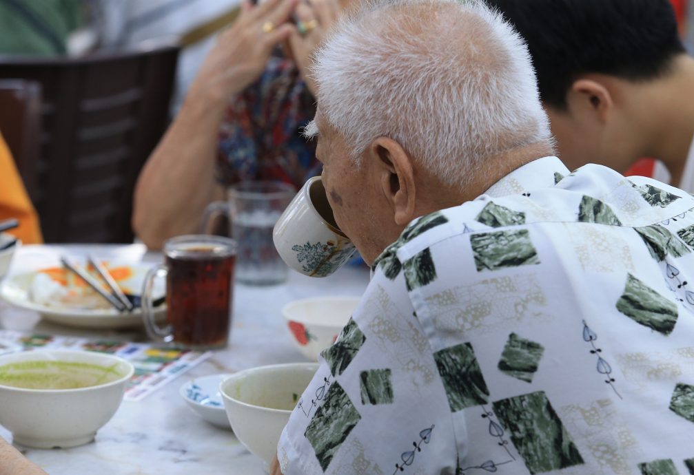 封面//大都会/咖啡豆价格涨，咖啡店业者暂不涨价/ 6图  