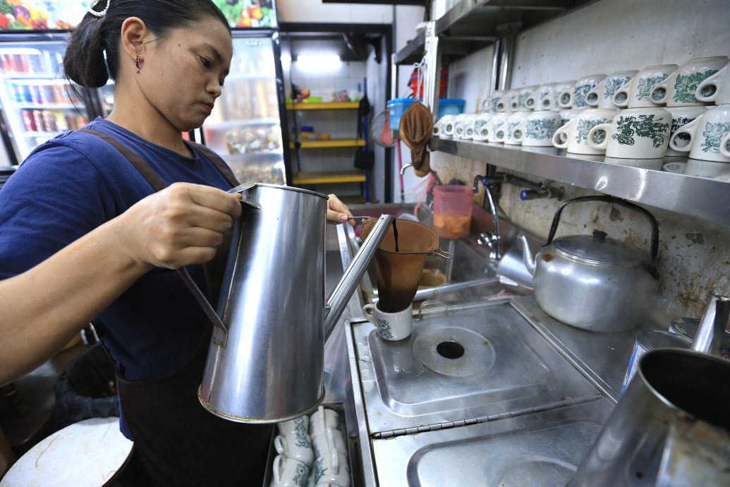 封面//大都会/咖啡豆价格涨，咖啡店业者暂不涨价/ 6图  