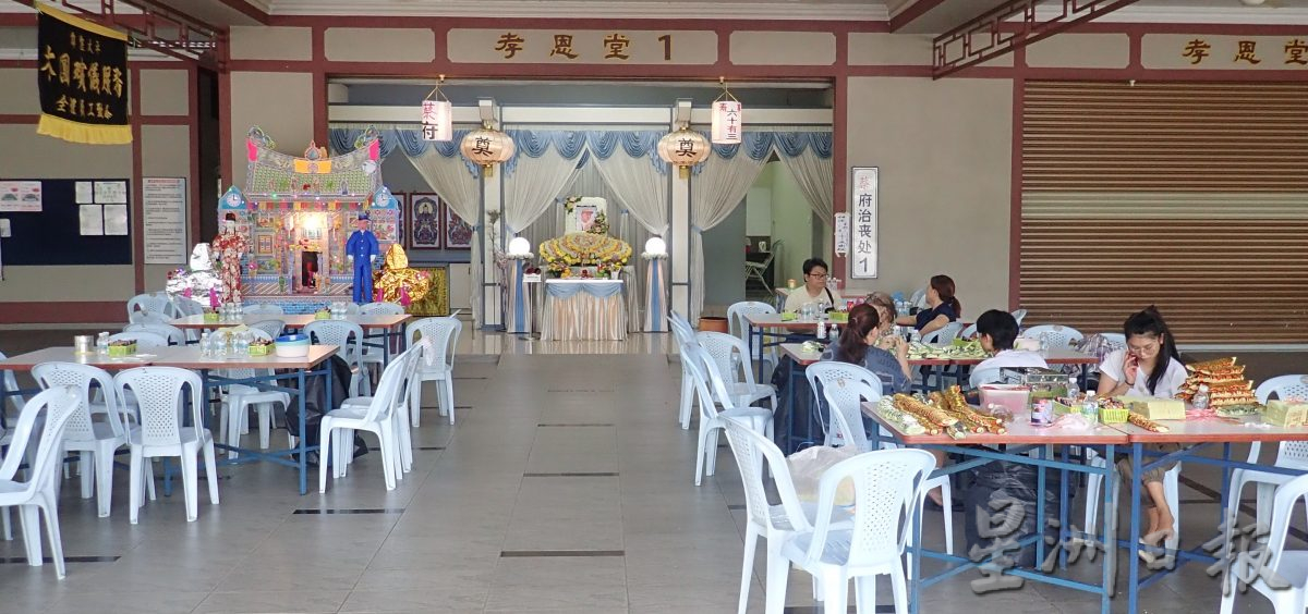 小贩被追打倒毙街头 家属疑死者因打斗心脏病发