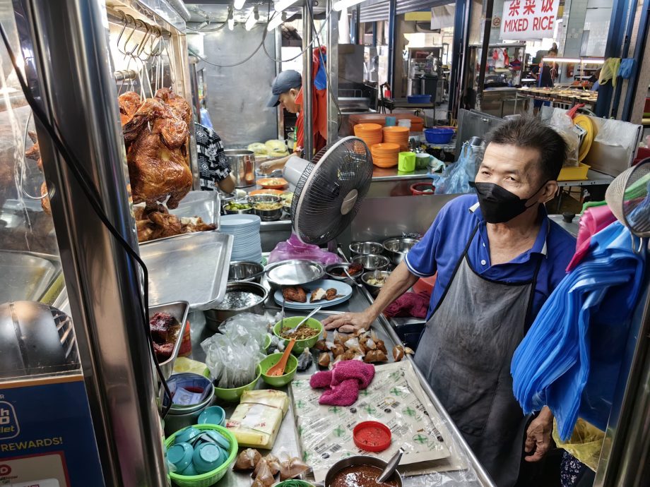 小贩:袋装食油难找 盼直接送油代替津贴