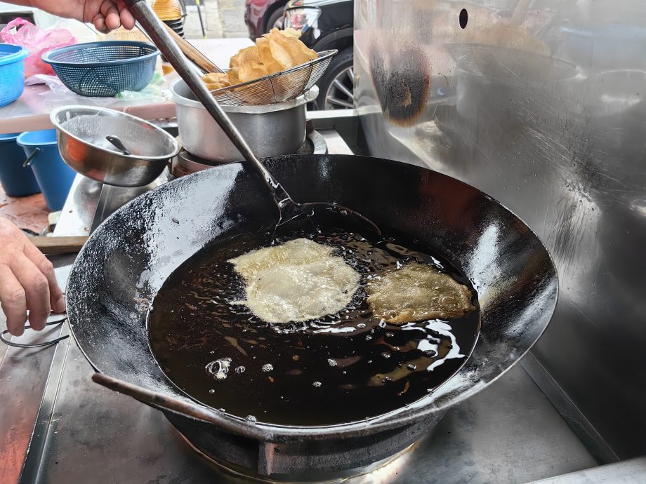 小贩:袋装食油难找 盼直接送油代替津贴