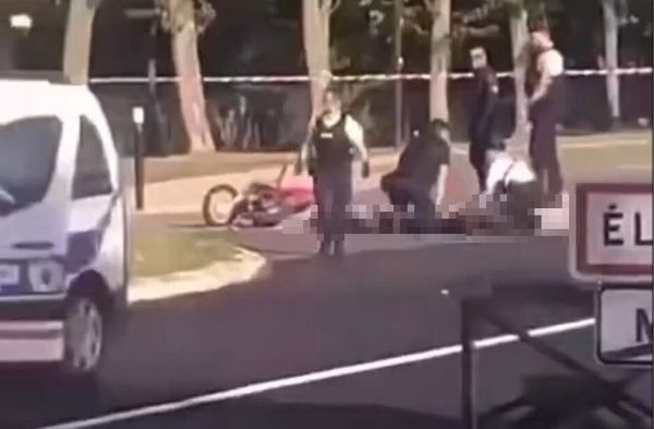 少年遇临检拒停车 与警车相撞亡