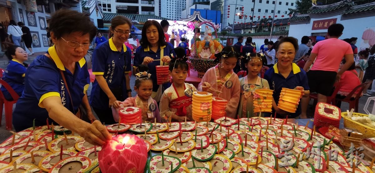 **已签发**柔：头条之一：中秋团圆、团结，柔佛古庙中秋活动意义深远