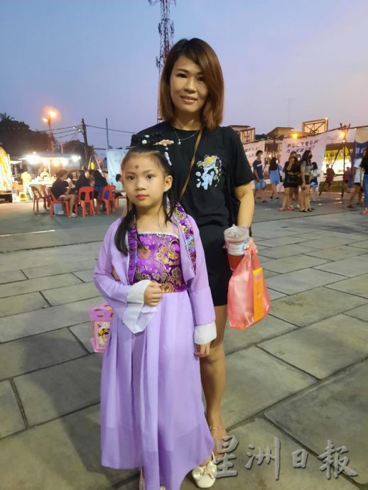 **已签发**柔:封面:【特稿】:“踏月归乡8.0之潮玩中秋”,让民众返回旧时代
