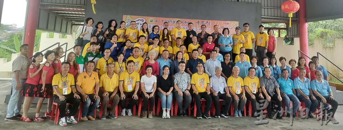 **已签发**柔:封面:副文:阔别20年,文化火炬随万盏华灯再抵古来