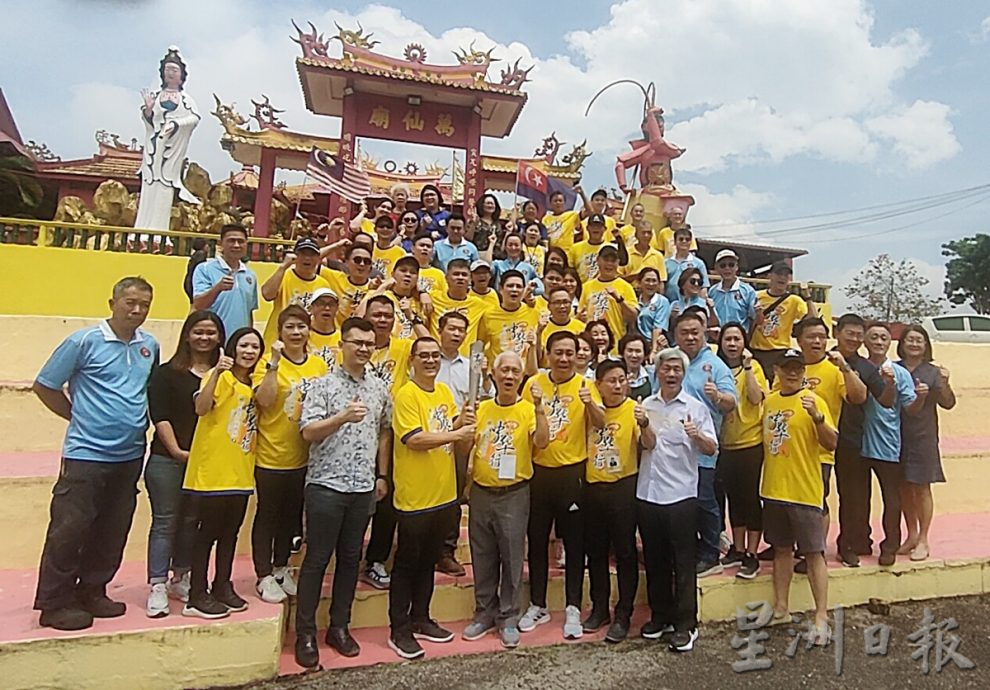 **已签发**柔:封面:副文:阔别20年,文化火炬随万盏华灯再抵古来