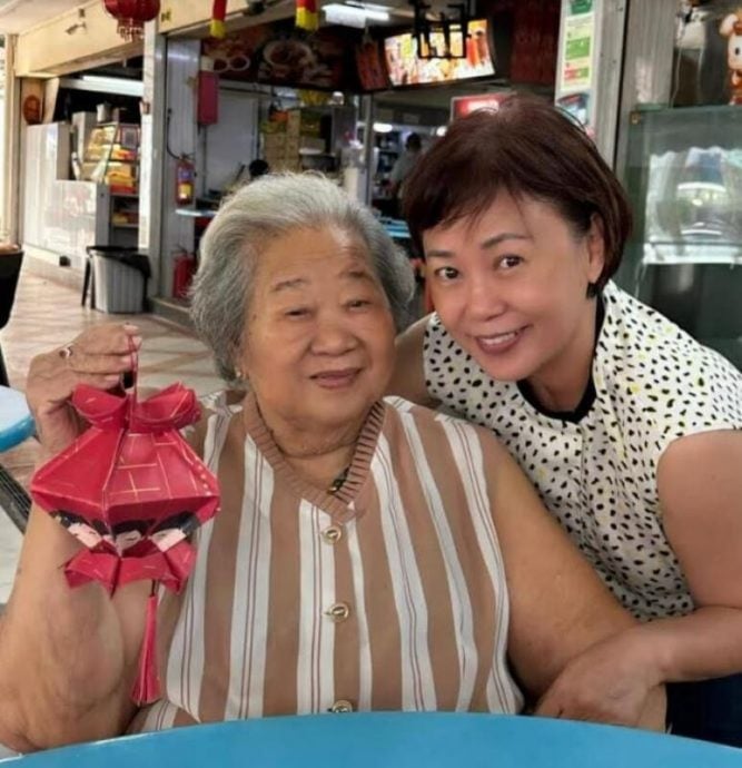 *已签发*柔:狮城二三事:卖斋食养大5子女 向云母亲病逝享寿84岁