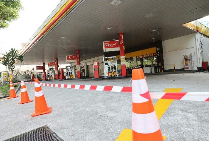 **已签发**柔：狮城二三事：狮城当局今日引爆二战炸弹，附近居民纷纷疏散