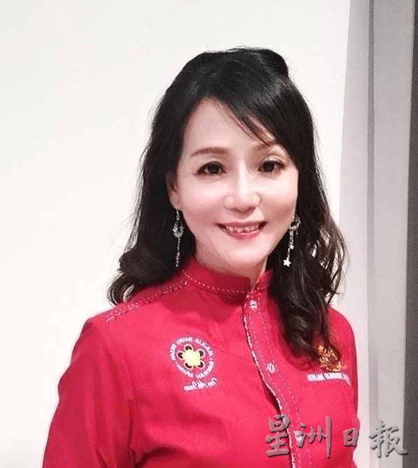 **已签发**柔：第四版头条：【特稿】：麻国庆小学校园装饰赛华小得大奖，益民华明包办冠亚军