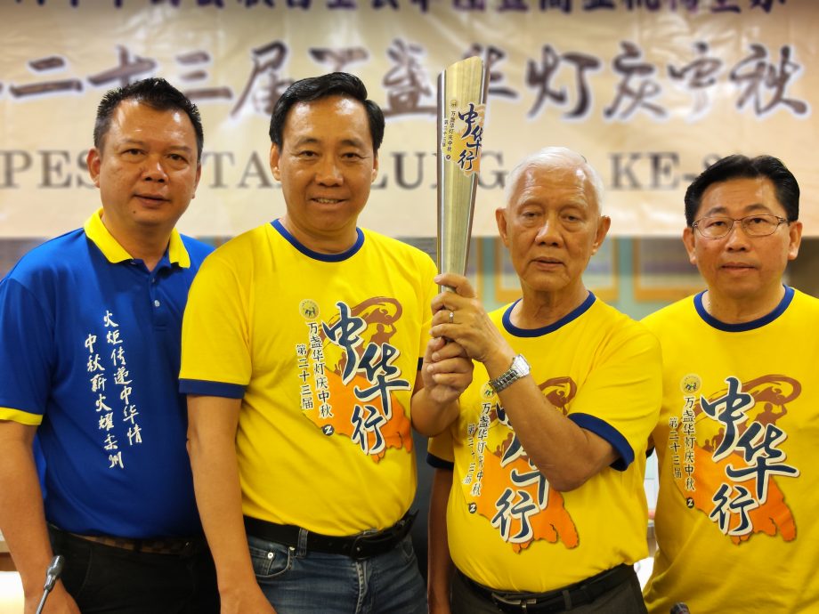 **已签发**柔:第四版头条:万盏华灯庆中秋“中华行”,277火炬手接力远征百公里传文化火种