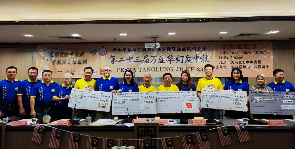 **已签发**柔:第四版头条:万盏华灯庆中秋“中华行”,277火炬手接力远征百公里传文化火种