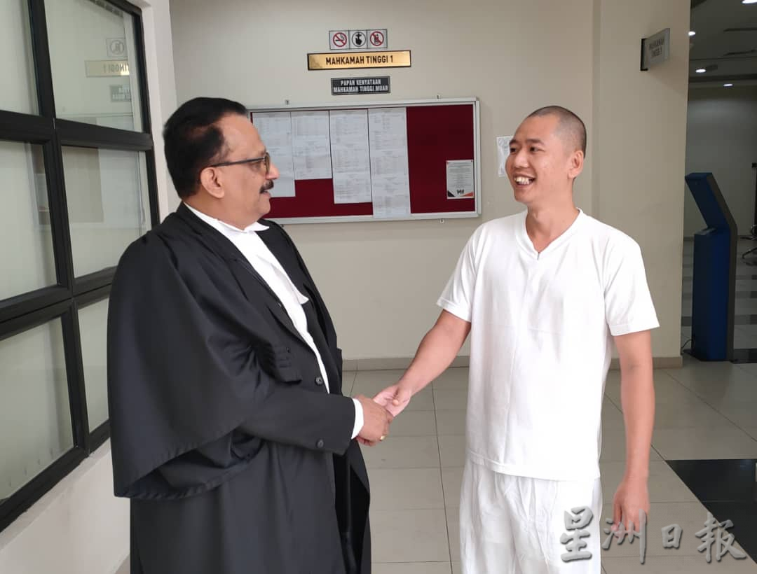 **已签发**柔:麻高庭裁决电召司机贩毒及拥毒表罪不成立,当庭释放