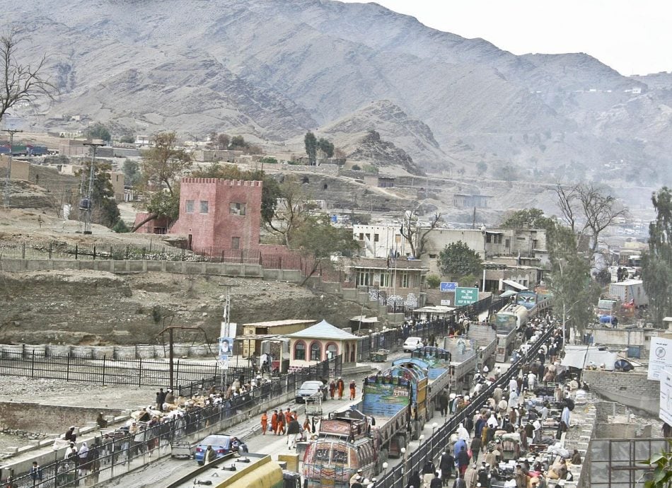 巴基斯坦关闭主要边境口岸 阿富汗塔利班批评 