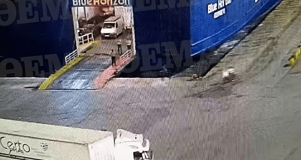 希腊乘客硬闯登渡轮被船员推落海 惨遭螺旋桨卷入水浸死