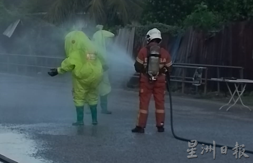 怡制冰厂氨气泄露 一对男女呼吸困难送医