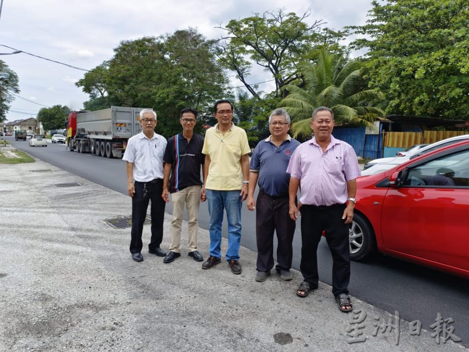 打扪选区获200万提升公路 江沙路装115盏LED灯