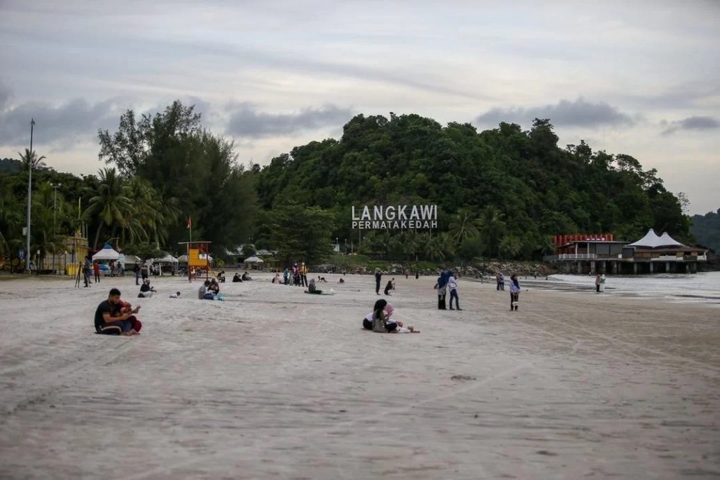 揭交怡禁非穆买酒穿短裤 张庆信:吉大臣交待!