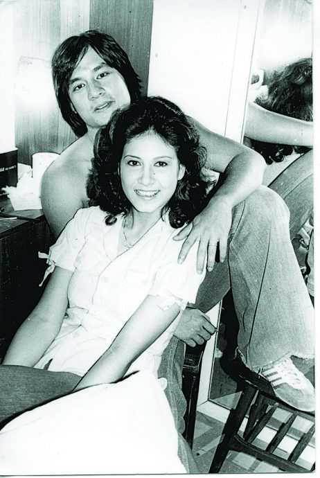 揭傅声当红做武星月薪 甄妮爆邵氏借钱续约技巧