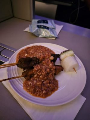 搭马航商务舱从隆飞河内 “正餐仅矿泉水、苹果、面包+蛋糕”