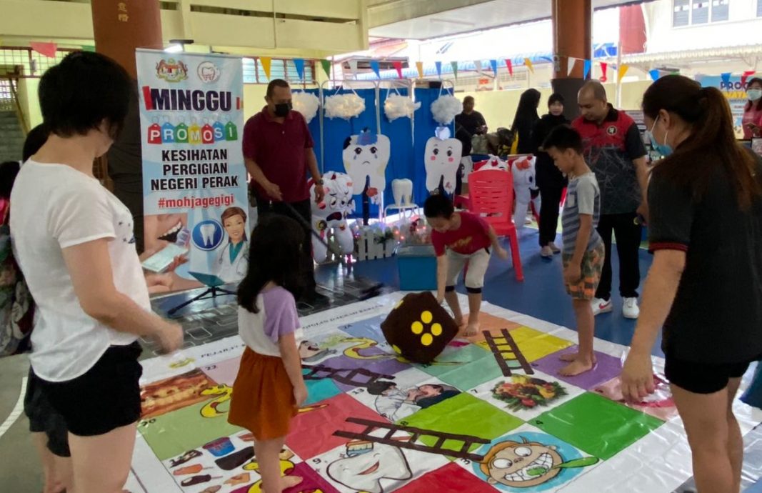 文一（大北马）角头南华中秋情义嘉年华为渔村小镇缔造佳话。