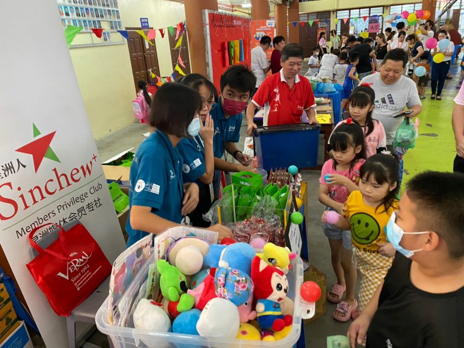 文一（大北马）角头南华中秋情义嘉年华为渔村小镇缔造佳话。