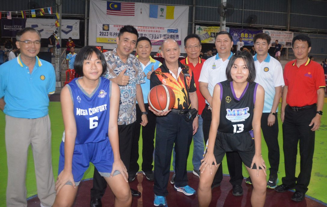 方美铼：爱护公物 勿表演灌篮折断篮框