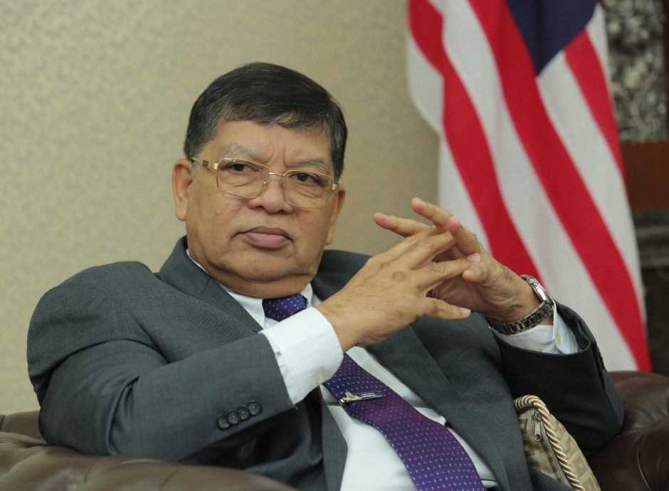 明访华加强马中贸易外交  佐哈里将晤习 李 赵/主