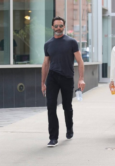 晓治积曼已摘掉婚戒 大街上被逼问离婚原因