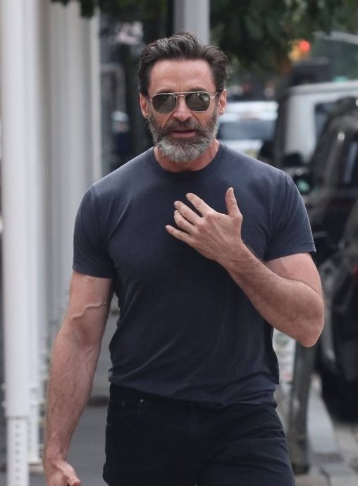 晓治积曼已摘掉婚戒 大街上被逼问离婚原因