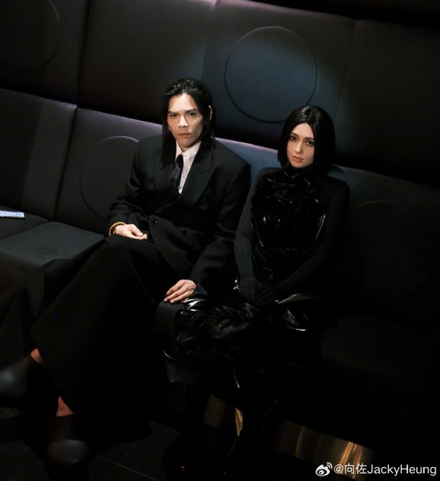 暗黑造型同框向佐 郭碧婷被吐槽像蜡像