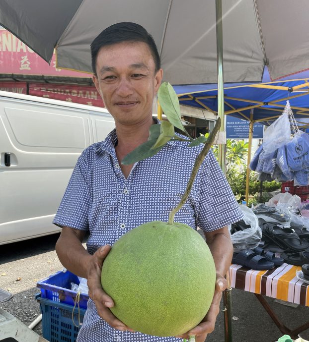最后冲刺 巴刹市场见人潮 中秋应节品热卖