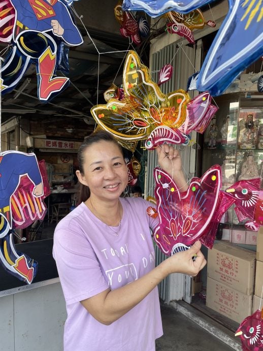 最后冲刺 巴刹市场见人潮 中秋应节品热卖